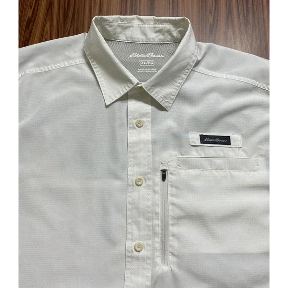 Eddie Bauer Men's Shirt Sz XL White Short Sleeve Vented Breathable Pocket Zip - Picture 2 of 10